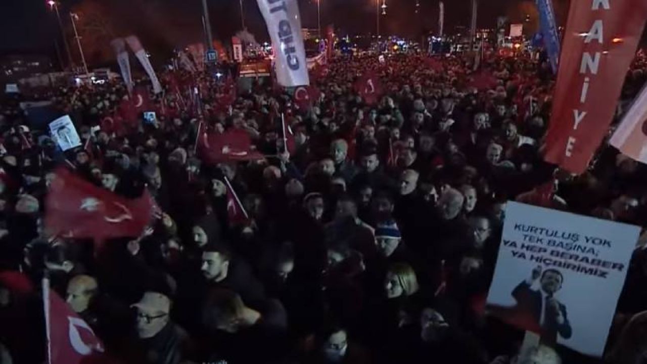 İmamoğlu için Destek İkinci Günde de Saraçhane'de Devam Ediyor: Mansur Yavaş Konuşacak