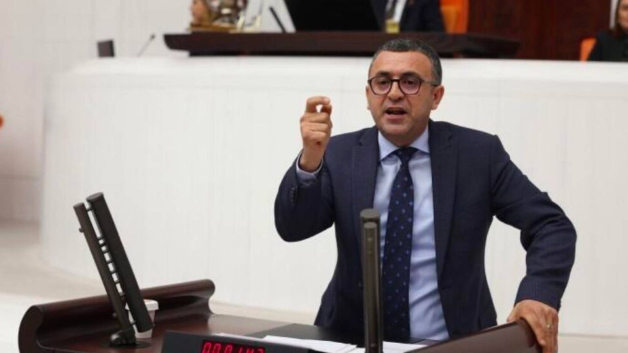 DEM Partili Eren, İBB'ye yönelik yolsuzluk soruşturmasına tepki gösterdi: Gerçekten yolsuzlukla mücadele etmek istiyorsanız, önce Mardin, Hakkari, Diyarbakır, Cizre ve İdil'den başlayın