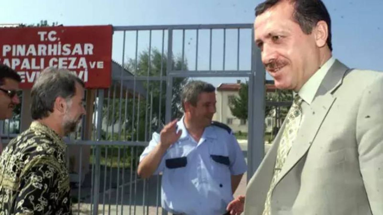 Ertuğrul Özkök: Yargı Darbesine Uğrayanların Çocuklara 'Vandal' Demesi Tartışılıyor