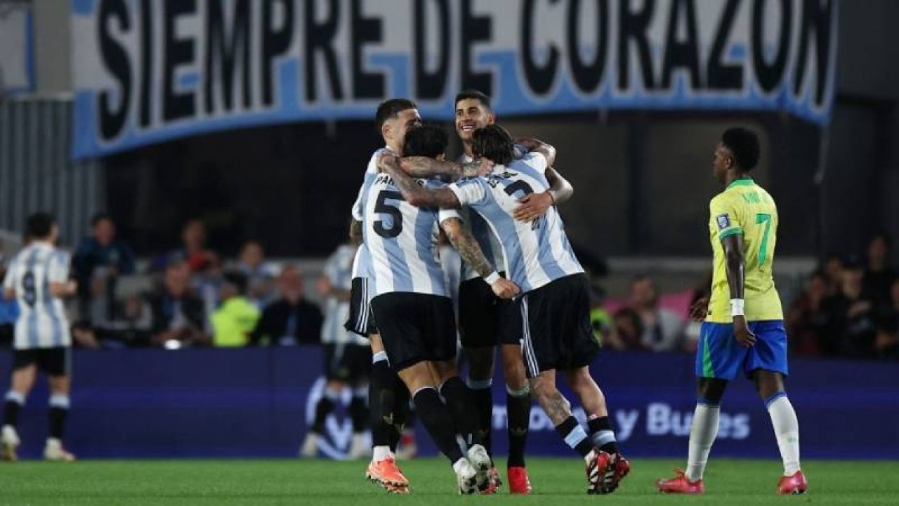Arjantin, Brezilya karşısında büyük farkla galip gelerek Dünya Kupası biletini kaptı