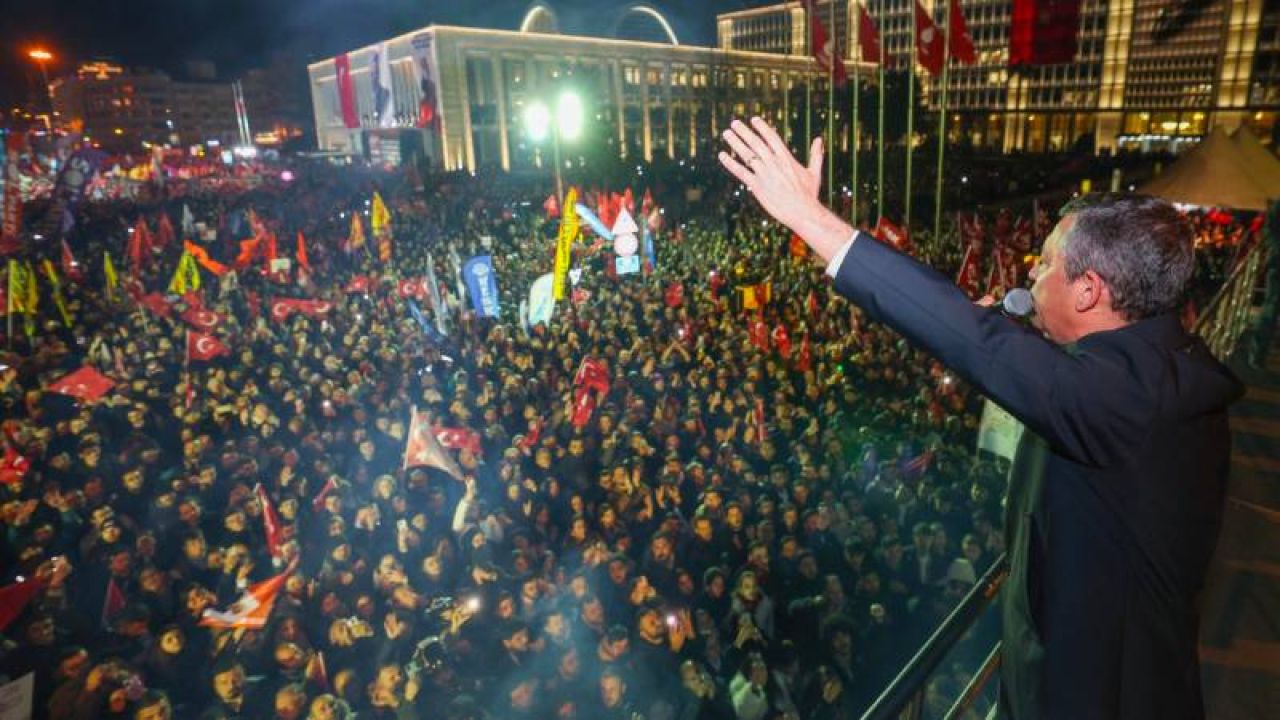 Mehmet Altan basın tarihi üzerine boykot konulu bir yazı kaleme aldı