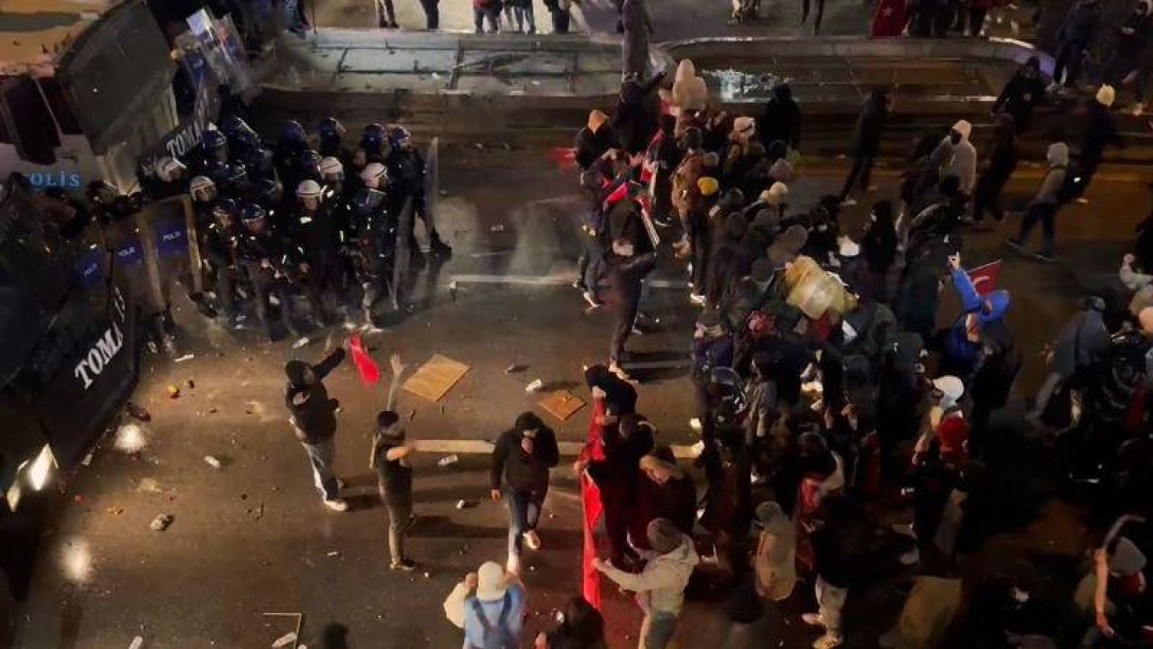 Yerlikaya, Polisin Sokak Eylemlerindeki Müdahalesine Teşekkür Etti: İftihar Ediyorum, Allah Ayaklarına Taş Değdirmesin