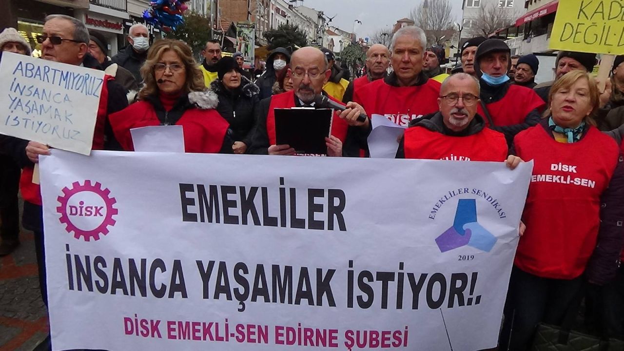 Emekliler bayramı ekonomik sıkıntılar içinde karşıladı