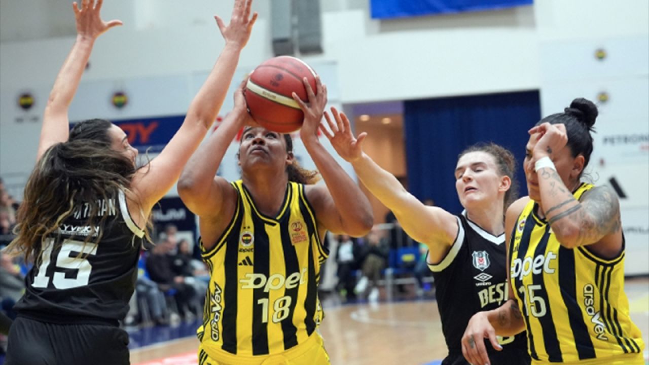 Fenerbahçe Opet, Beşiktaş Boa'yı Tarihi Farkla Yendi