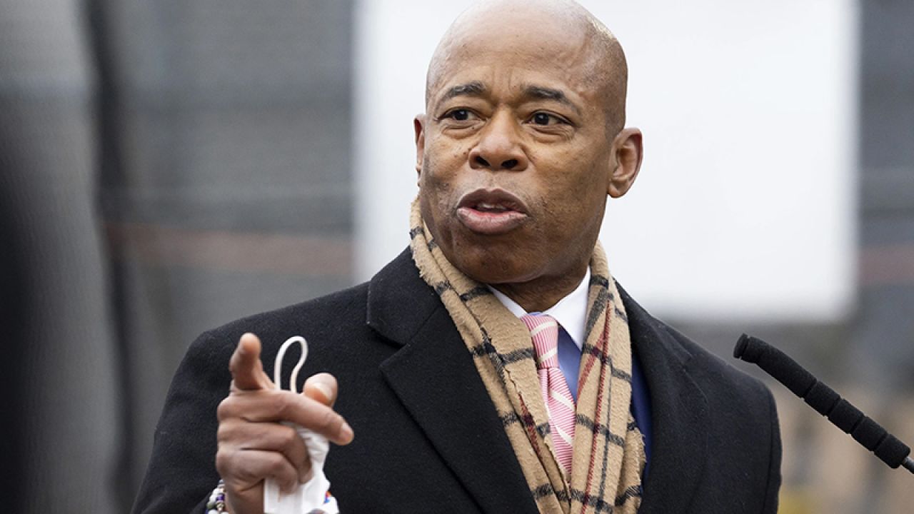 Eric Adams'a yönelik yolsuzluk suçlamaları düştü