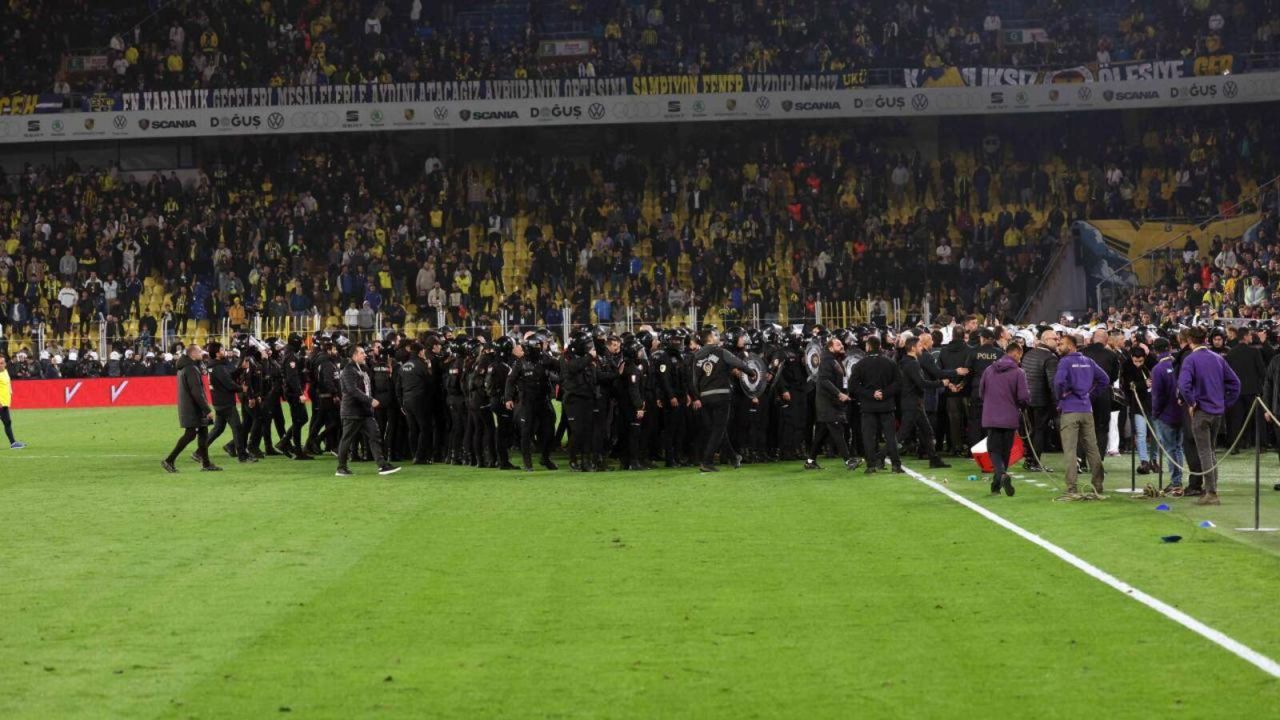 Fenerbahçe-Galatasaray derbisinde olay çıkaran 43 kişiye işlem