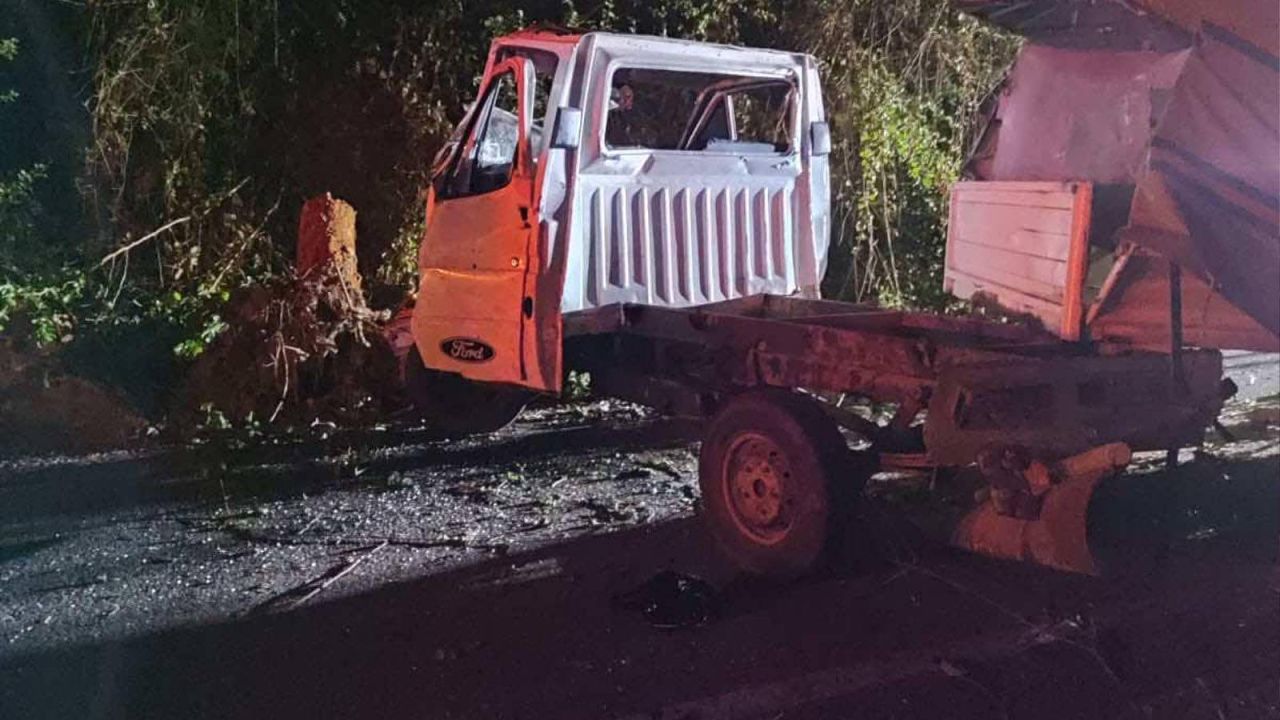 Kamyonetin yuvarlanması sonucu 1 kişi hayatını kaybetti, 1 kişi yaralandı