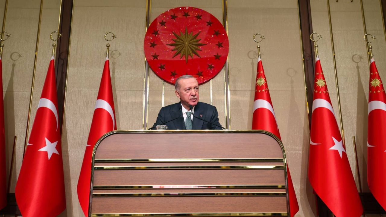 Mehmet Tezkan: Saray yönetimi sona eriyor
