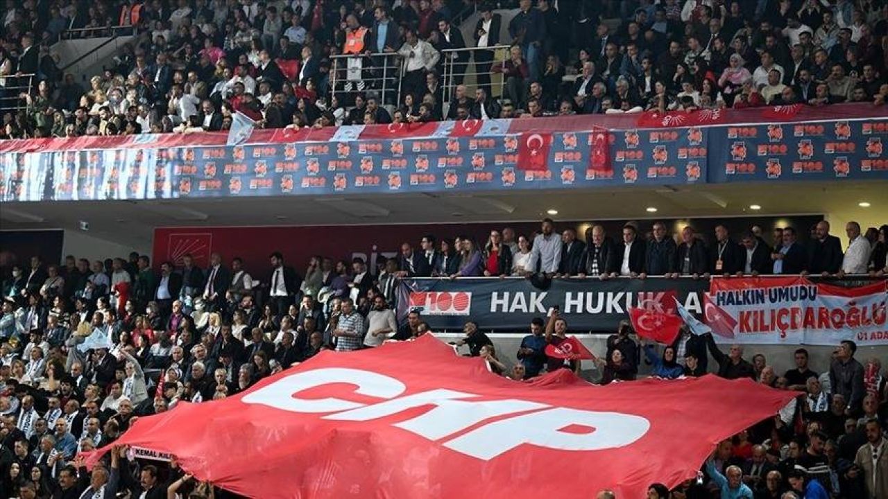 CHP'nin olağanüstü kurultayında genel başkanlık için üç aday yarışacak