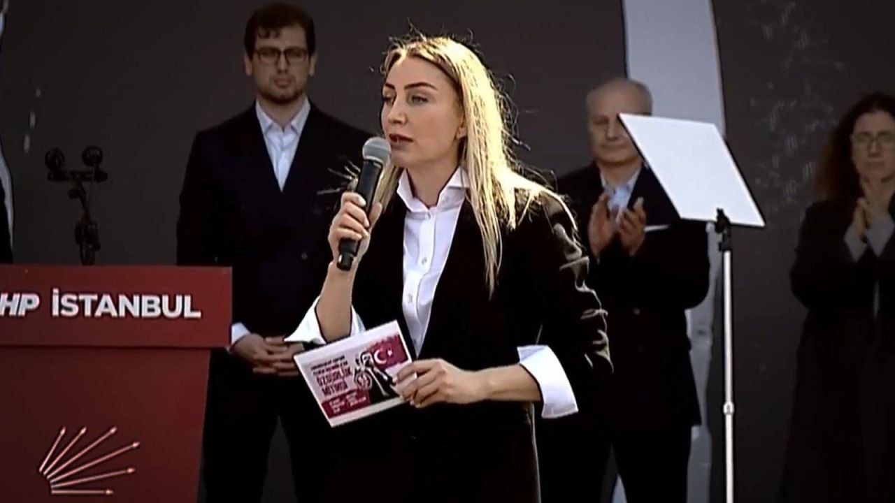 İmamoğlu, Özel'i Tebrik Etti: Çocuklar ve Gençler İçin Ortak Çaba Vurgusu