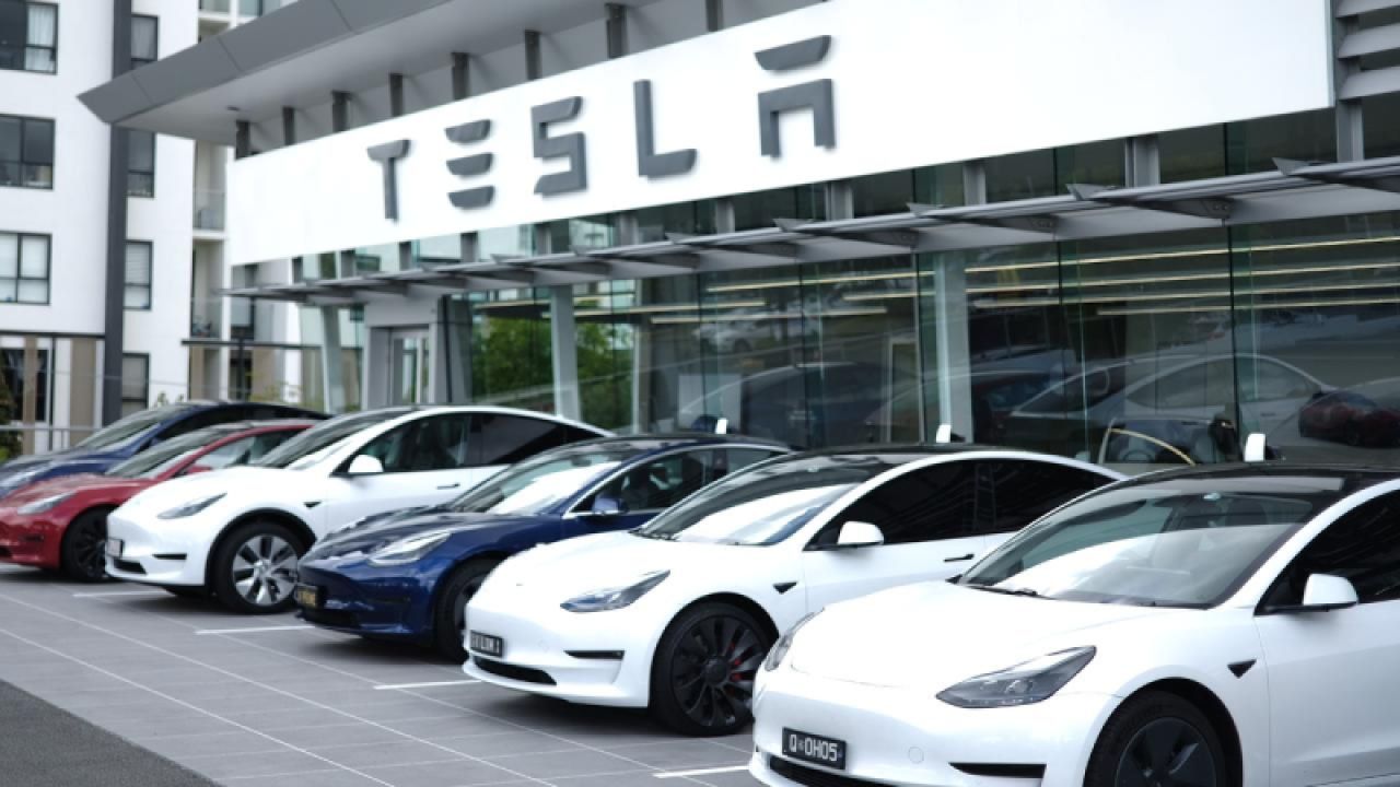 Tesla hisselerindeki düşüş derinleşti