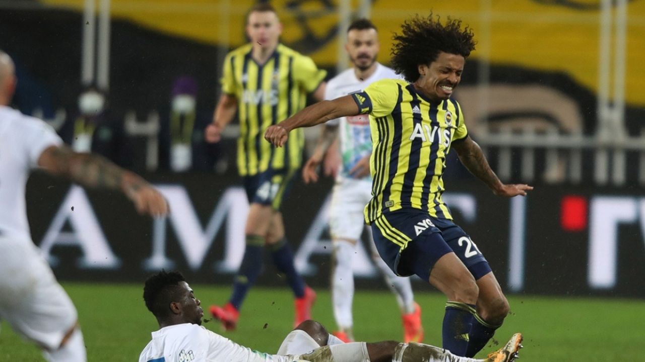 Fenerbahçe, Hastaneye Kaldırılan Eski Yıldızı İçin Geçmiş Olsun Mesajı Yayınladı: Daha Güçlü Döneceğine İnanıyoruz