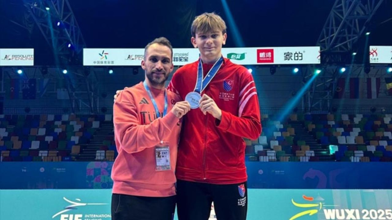 Candeniz Berrak dünya eskrim ikinciliğini kazandı