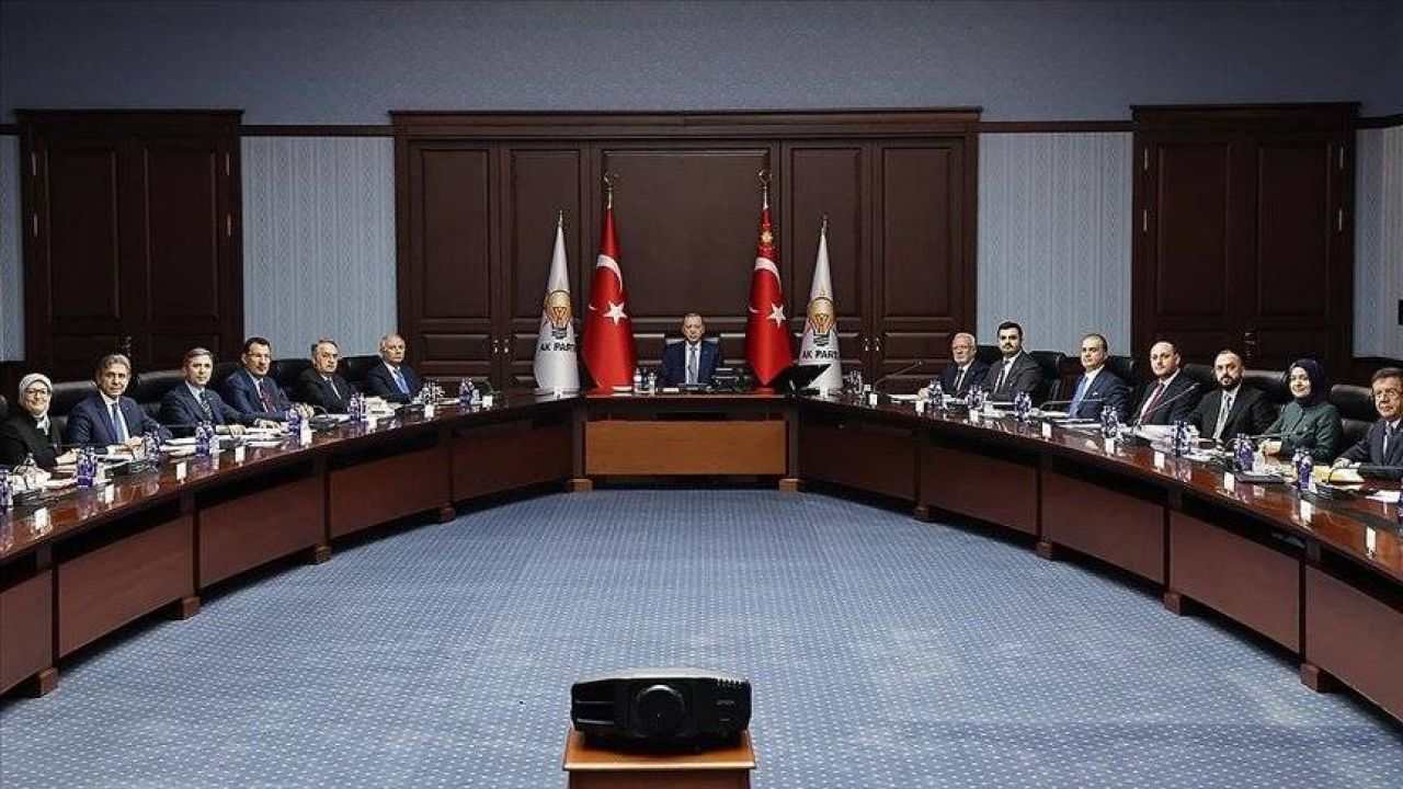 AKP, ekonomiyi öncelikli konu olarak ele aldığı uzun MYK toplantısını gerçekleştirdi