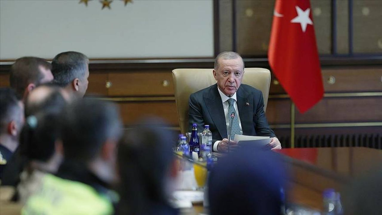 Erdoğan: Emniyet birimlerimiz sokaklardaki olası eşkıyalığa izin vermedi