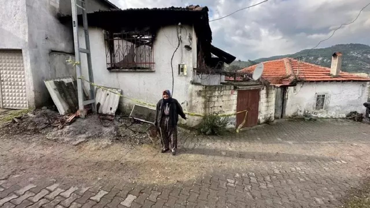 Balıkesir'de yangın: 2 ev ve bir baraka hasar gördü