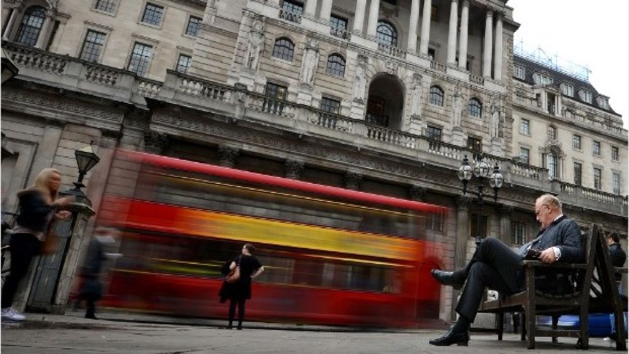 İngiltere ekonomisi şubatta beklentileri aşarak yüzde 0,5 büyüdü