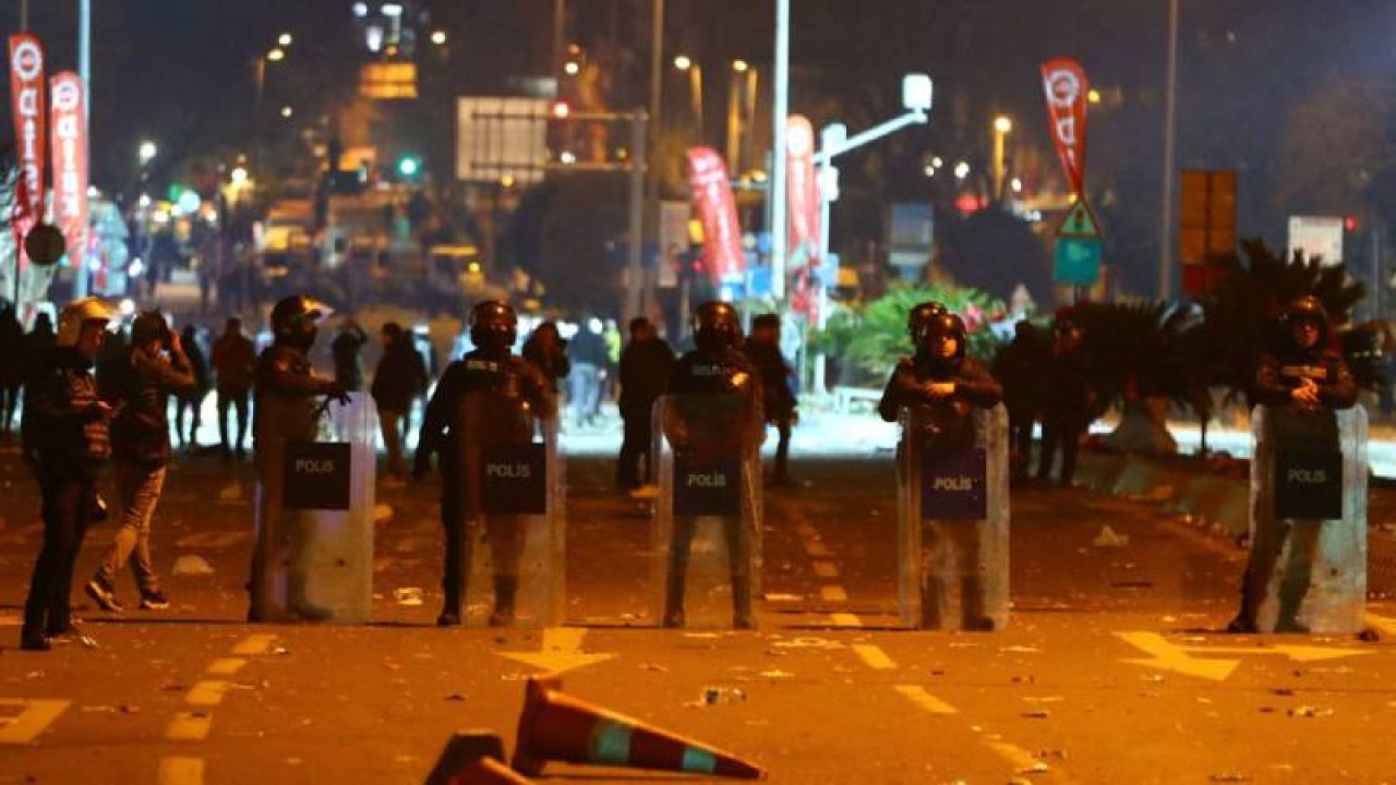 CHP'li Bakanın da Okuduğu İddia: Eylemlerde Görevli Polislere 10 Bin TL Ödeme Yapıldı