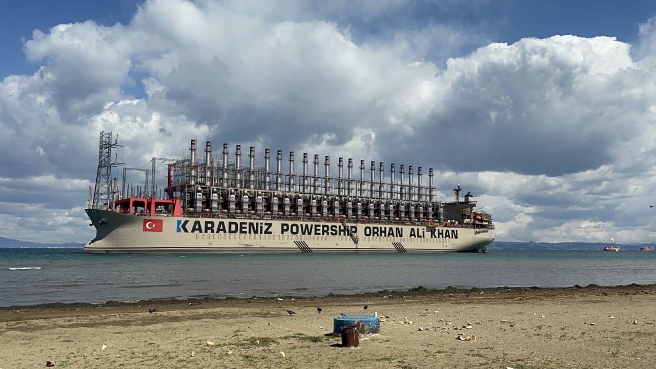 Yalova'da karaya oturan enerji gemisi serbest kaldı