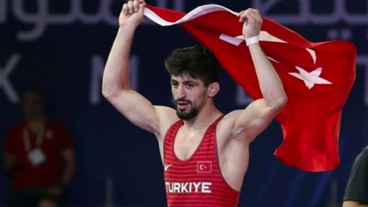 Milli güreşçi Kerem Kamal Avrupa şampiyonluğunu tekrarladı