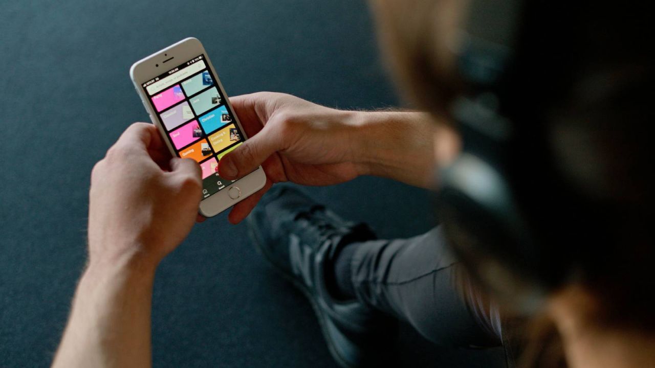 Ertuğrul Özkök'ten ilginç soru: Günlük 100 bin yeni şarkı içinden kaçını dinliyoruz?