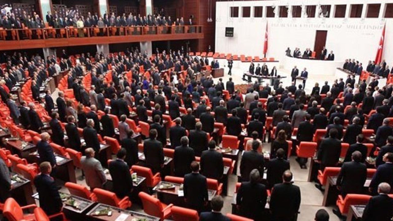 AKP, AYM'nin iptal ettiği düzenlemeleri Meclis'e tekrar sundu
