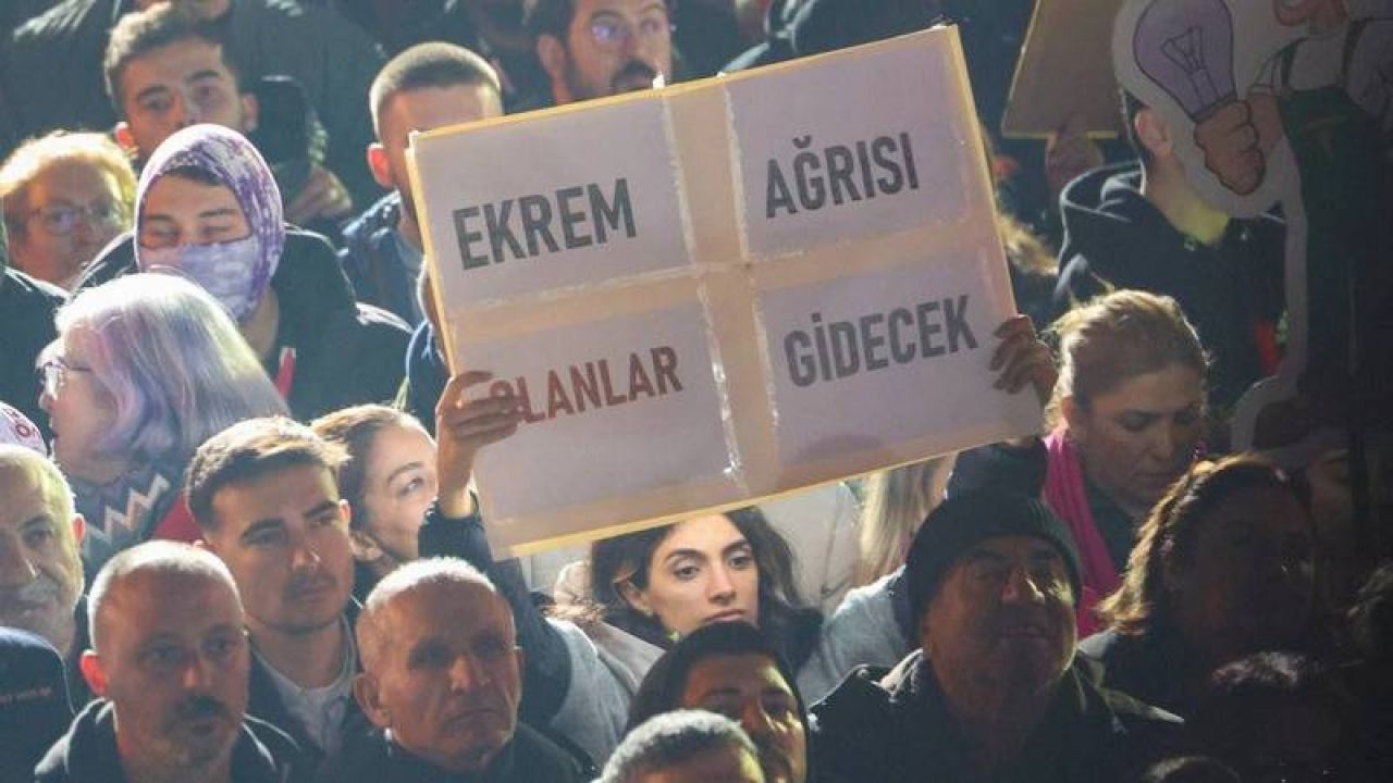 Halk TV Yazarı İsmail Pehlivan, Toplumsal Mücadelenin Siyasi Kimlikleri Aştığını Belirtti