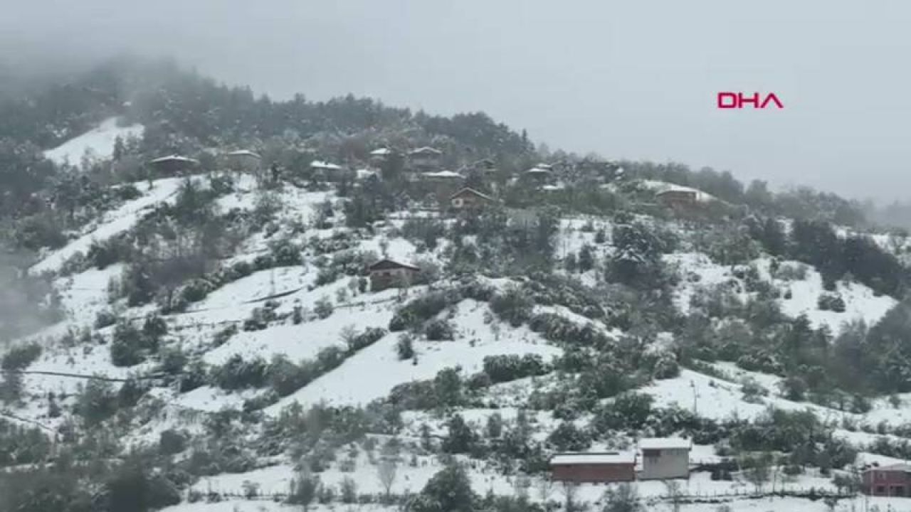 Bartın'da kar yağışı 28 köy yolunu kapattı