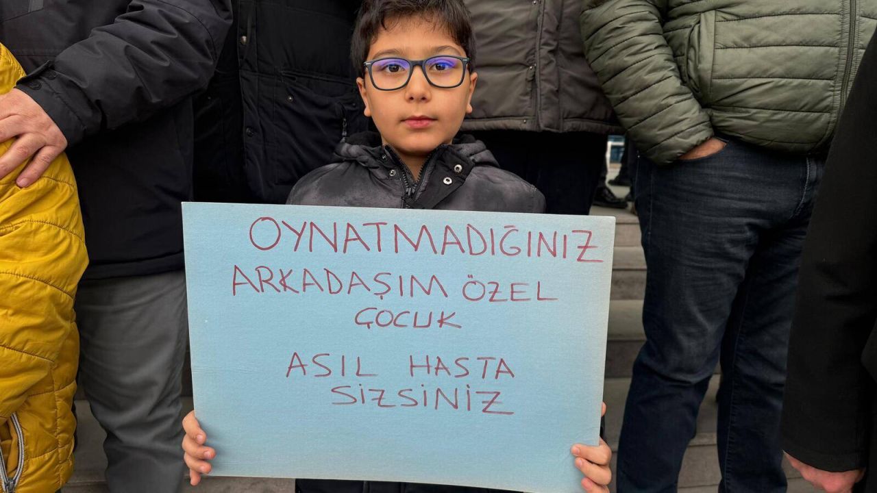 Down sendromlu çocuğun oyun alanına alınmaması olayında AVM çalışanları adli kontrolle serbest bırakıldı