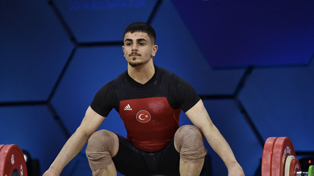 Milli halterci Kaan Kahriman Avrupa şampiyonasında altın madalya kazandı