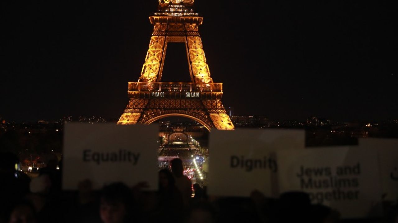Eyfel Kulesi gazze için barış mesajıyla aydınlatıldı