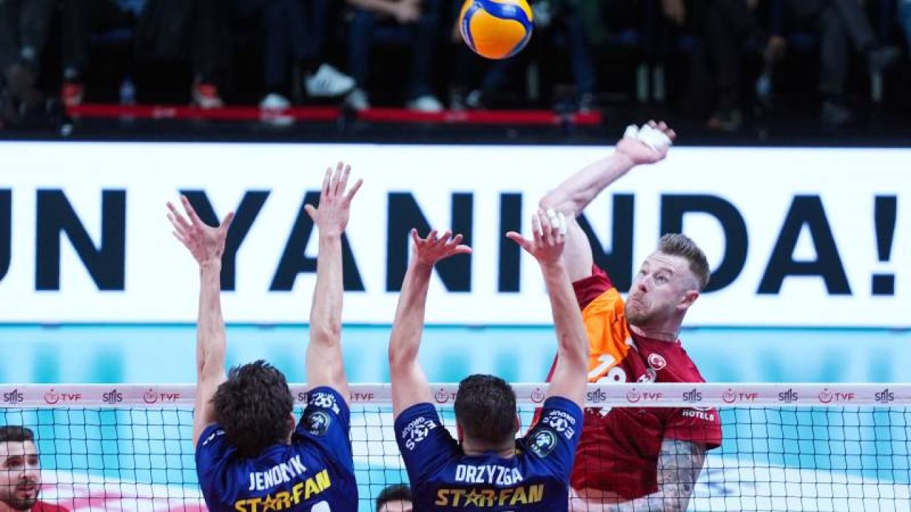 Galatasaray, Fenerbahçe'yi yenerek finale yükseldi!