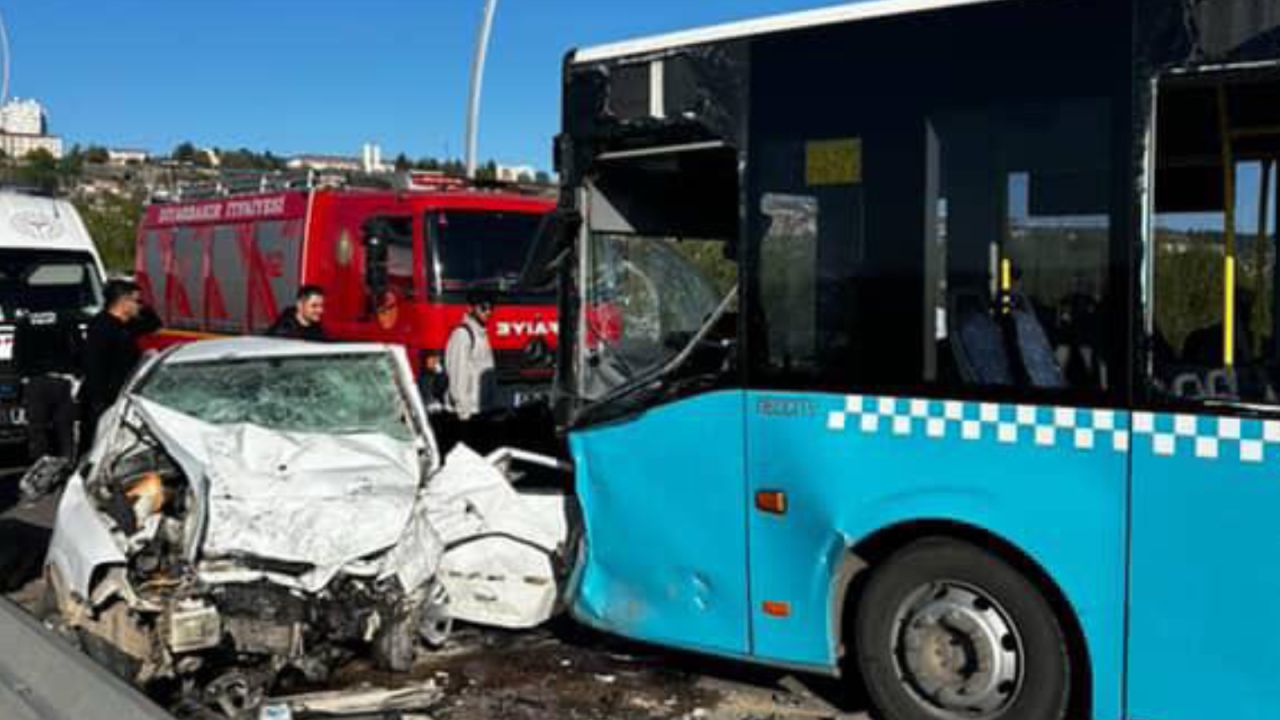 Otomobil ile belediye otobüsü çarpıştı: 1 ölü, 4 yaralı!