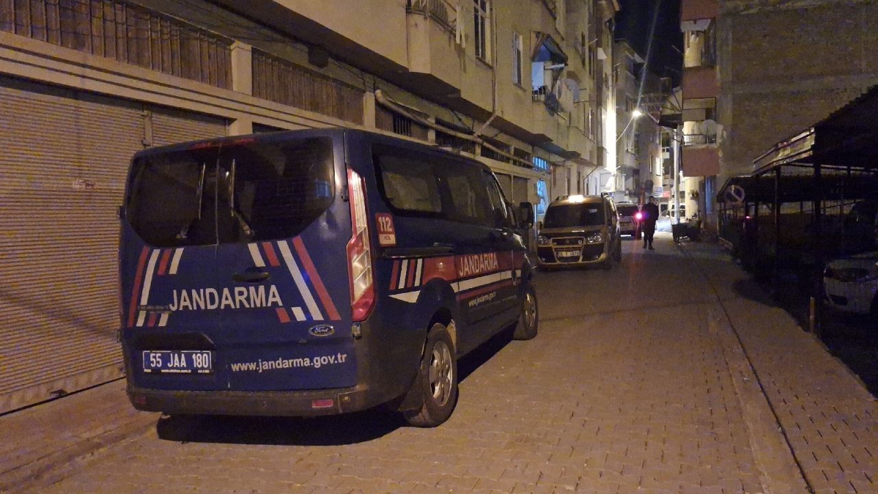 Yaşlı kadın evinde gasbedildi; 2 kişi gözaltına alındı!