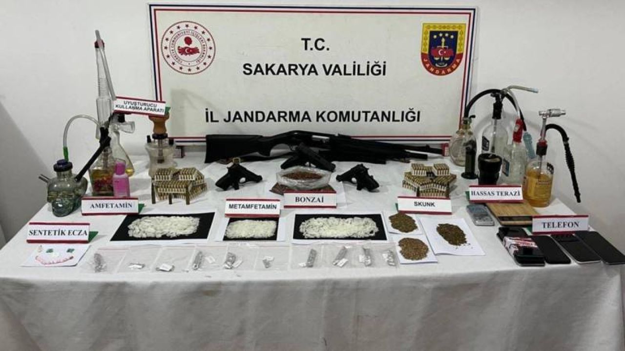 Sakarya'da uyuşturucu ve silah kaçakçılarına büyük operasyon: 2 kişi tutuklandı