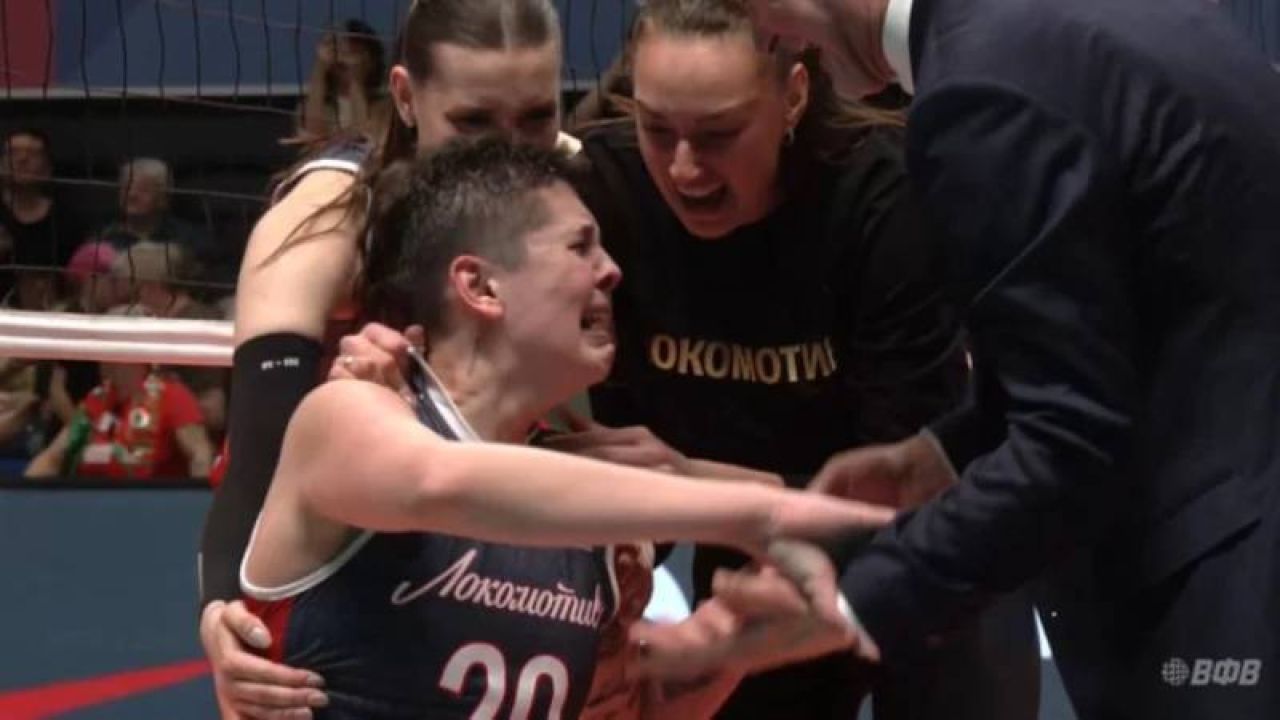 Ebrar Karakurt gözyaşlarına boğuldu