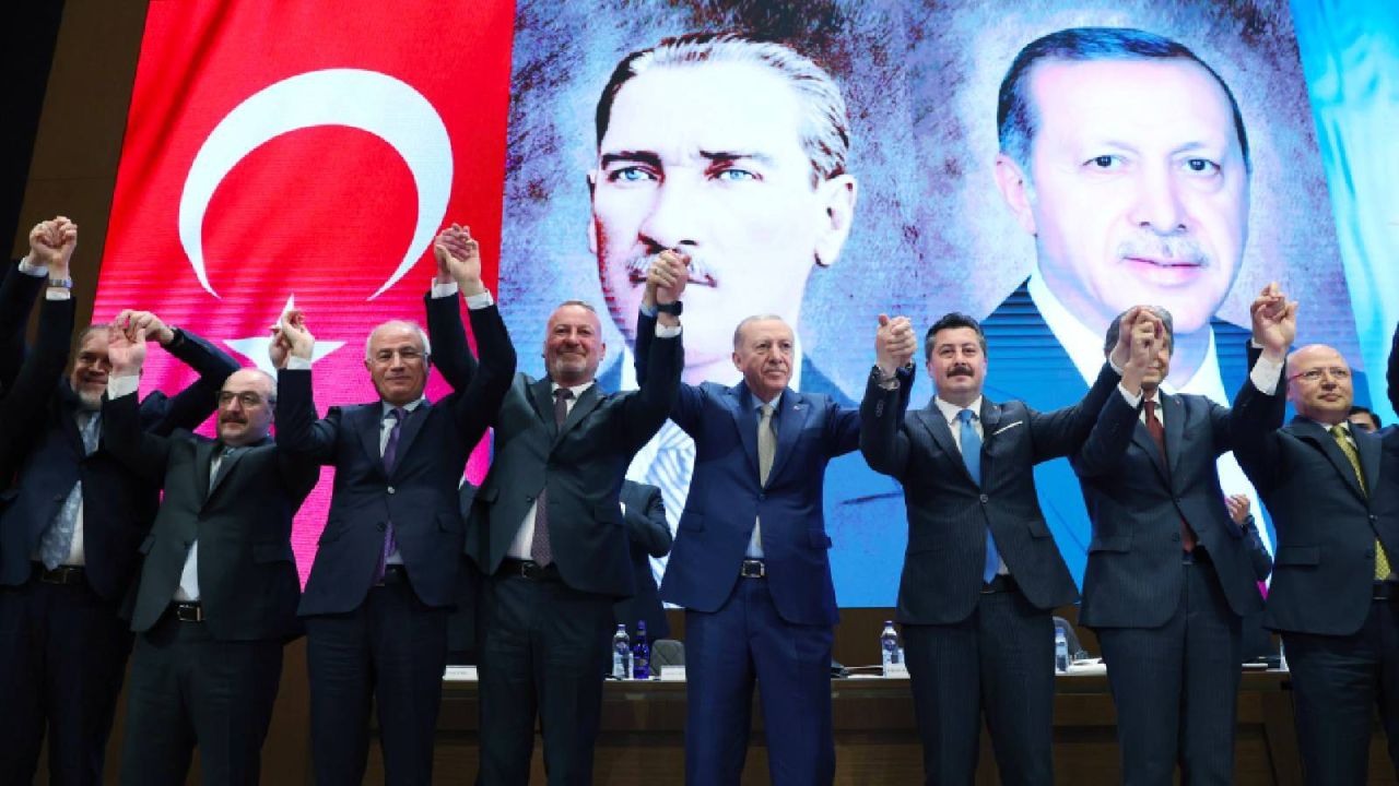 İyi Parti'de istifa dalgası: İki belediye başkanı AK Parti'ye geçti
