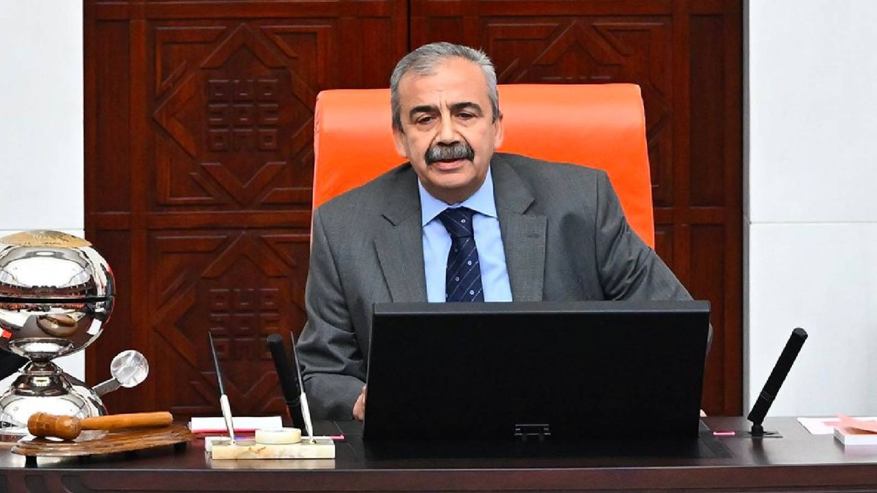 Mehmet Metiner, Sırrı Süreyya Önder'e çağrı yaptı: Seni bekliyoruz sevgili hemşehrim, aramıza tekrar dönmeni