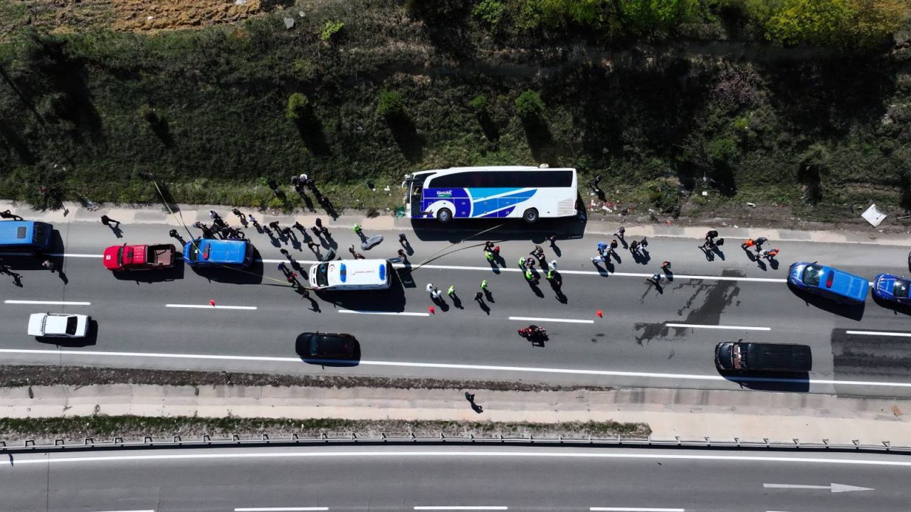 Şehirlerarası Yolda Otobüs Devrildi: 1 Ölü, 2 Yaralı