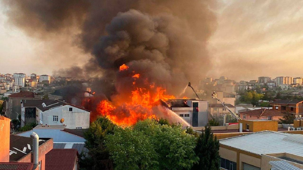Pendik Sabiha Gökçen Havalimanı Yakınında Yangın Çıktı
