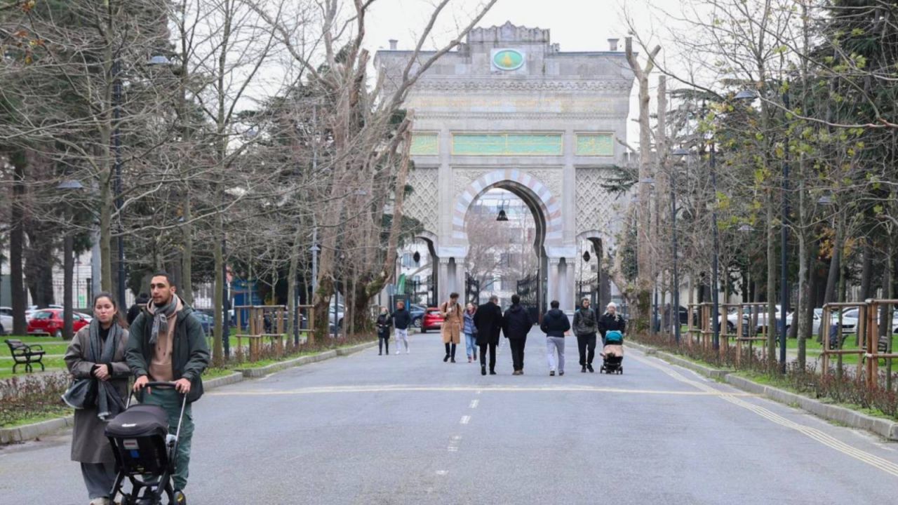 Deprem sonrası öğrenciler dayanışma için Beyazıt'ta buluşuyor