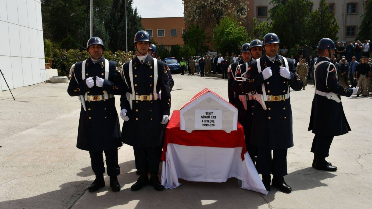 Batman'da silah kazası sonucu şehit olan taş Mardin'de toprağa verildi