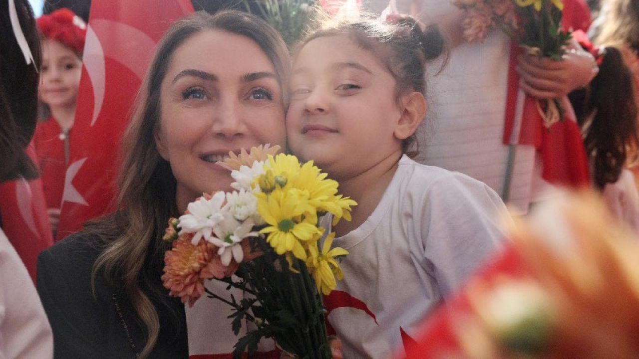 Dilek İmamoğlu 23 nisan'da çocuklarla bir araya geldi
