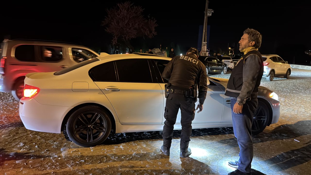 Alkollü sürücü kontrol noktasında yakalandı, ehliyetine el konuldu