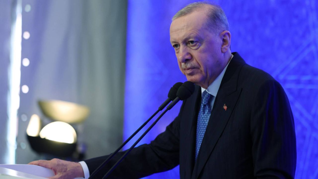 Erdoğan: Deprem siyasete alet edilmemeli
