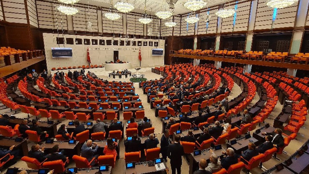 CHP'nin yoklama talebi üzerine yeterli milletvekili bulunamadığı için TBMM Genel Kurulu kapandı