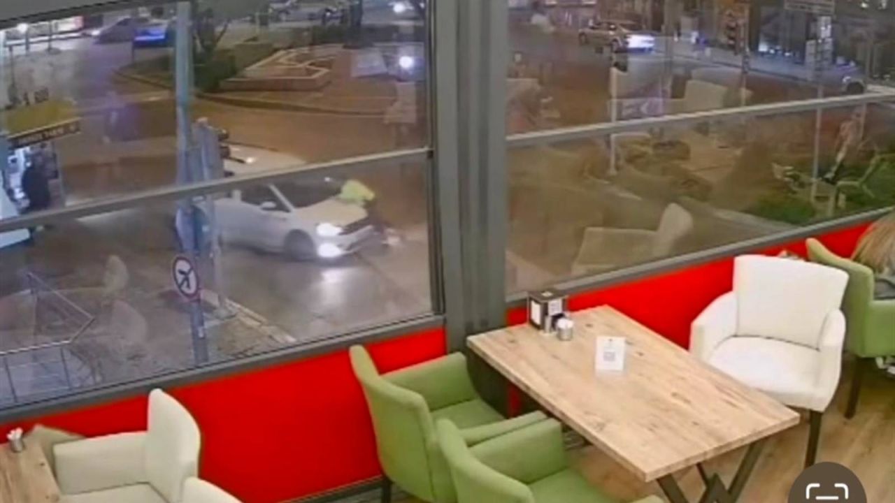 İzmir'de alkollü sürücü, polisi 500 metre sürükledi