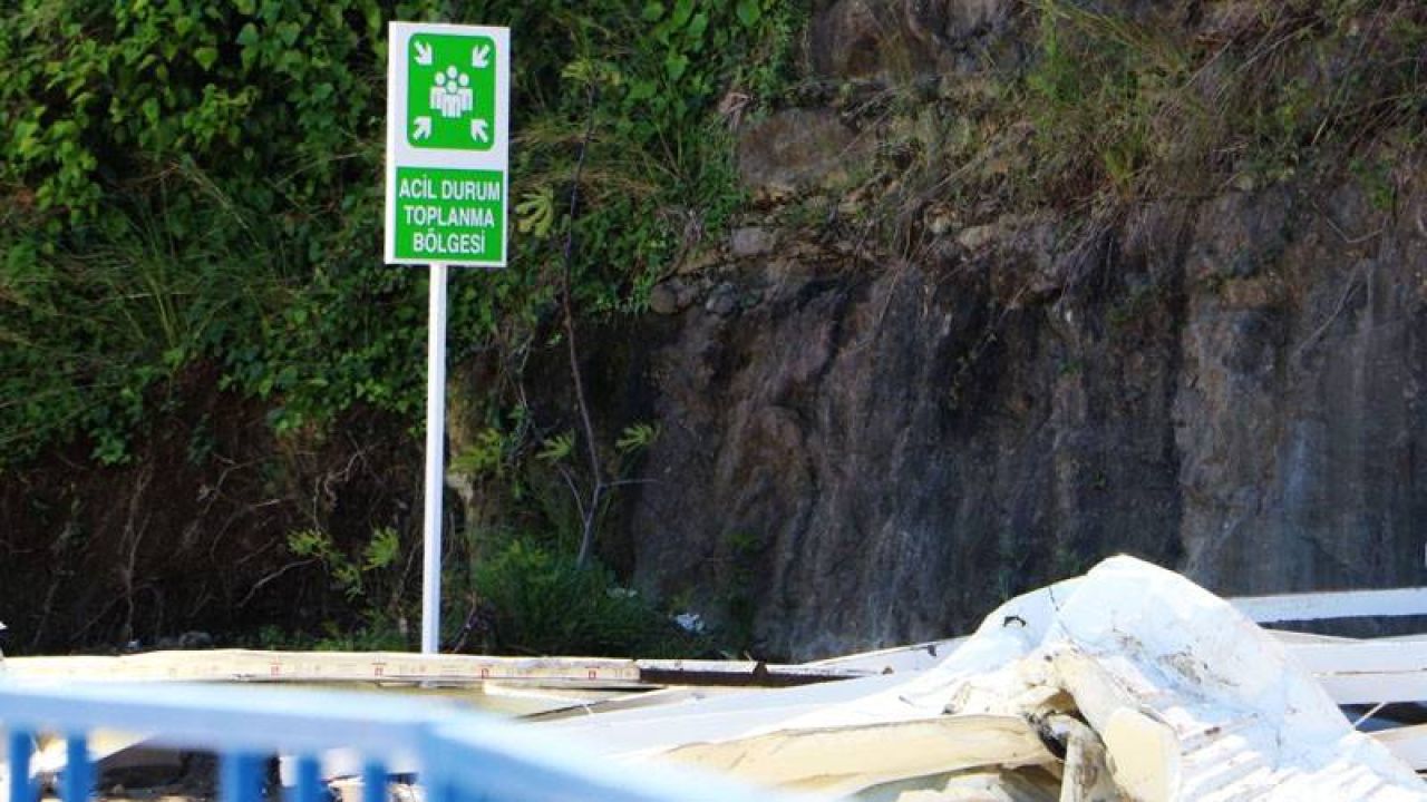 Samsun'da Heyelan Riskli Alana 'Toplanma Bölgesi' Tabelası: 3 Ölü
