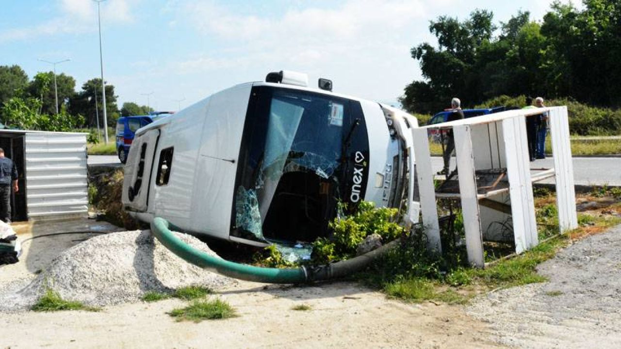 Antalya'da Tur Midibüsü Devrildi: 19 Yaralı
