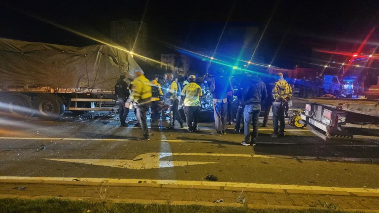Kayseri'de tır'a çarpan otomobil sürücüsü hayatını kaybetti
